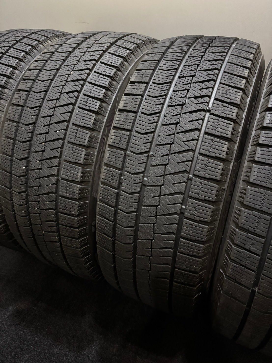 215|55R17 BRIDGESTONE|VRX2 18年製 スタッドレス 4本 ブリヂストン ブリザック クラウン ヴェゼル CX-3 4-K384