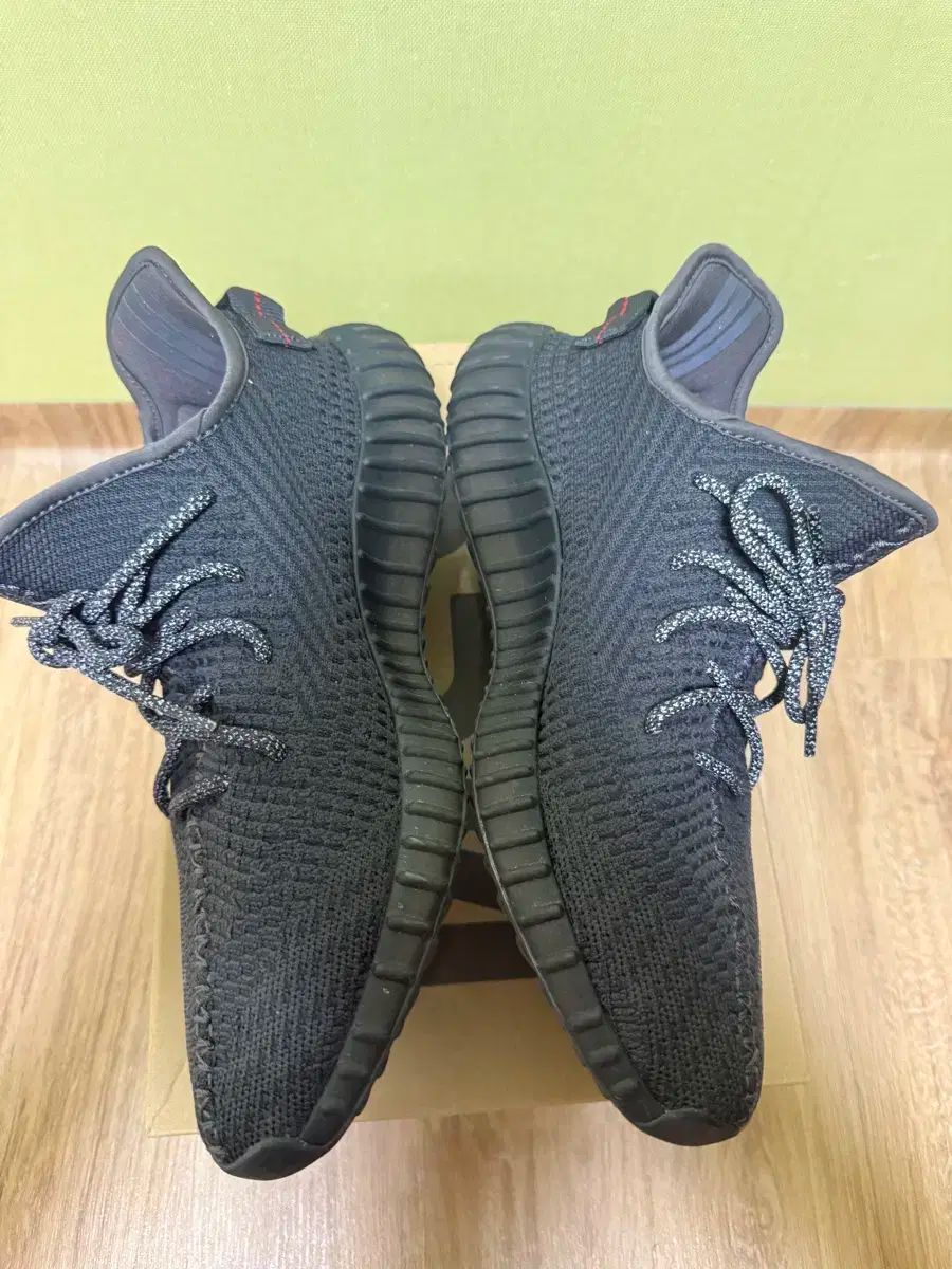 290 イージーブースト 350 v2 トリプル ブラック ノンリフレクティヴ