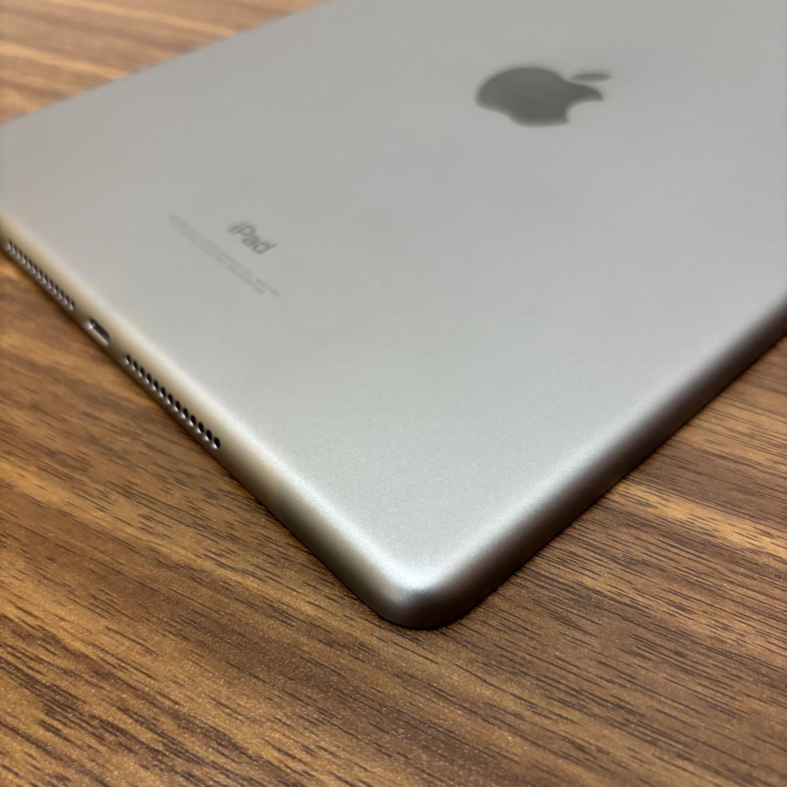 Apple iPad 第6世代 Wi-Fi + Cellular 32GB US版