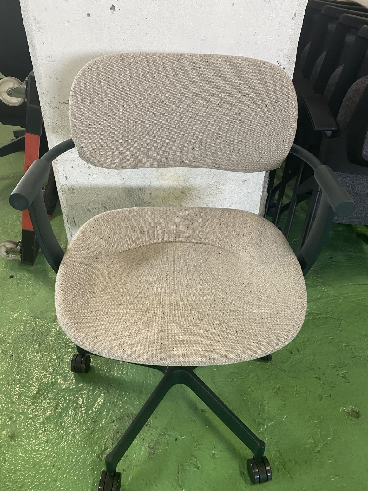 バーテブラチェア 5本脚 キャスター付