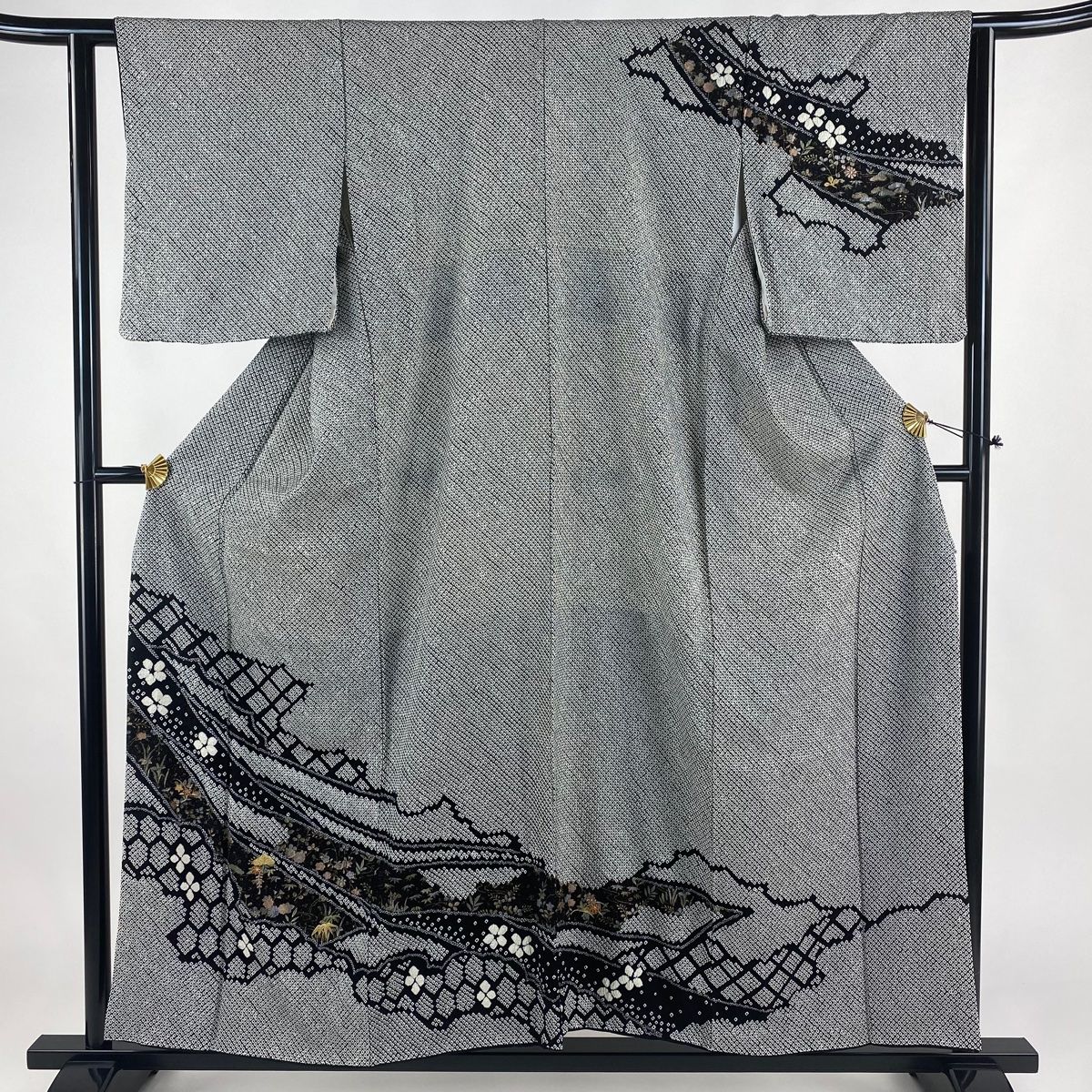 訪問着 身丈155cm 裄丈62cm S 袷 熨斗 草花 絞り 刺繍 黒灰 正絹 名品