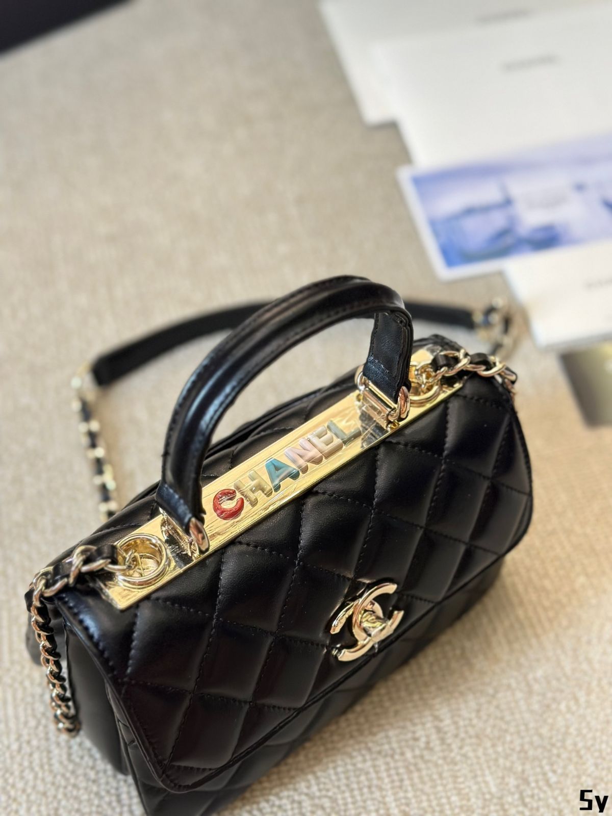 25S 豪華なロゴ CHANEL CCトレンディ スマホが入るミニバッグ org.jpg