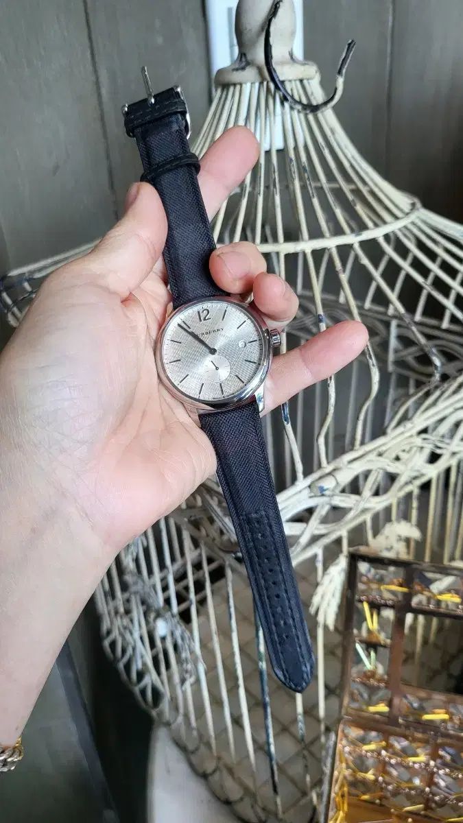 BURBERRY バーバリー シルバー ダイヤル ブラック ストラップ 時計