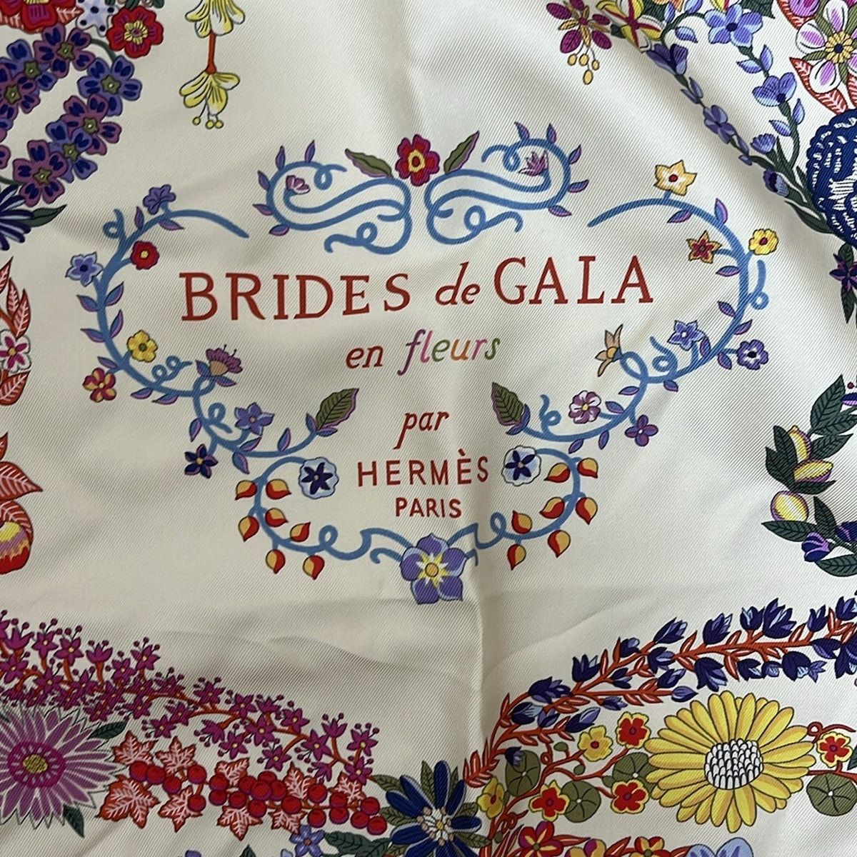 HERMES(エルメス) スカーフ美品 カレ90 アイボリー×オレンジ×マルチ  