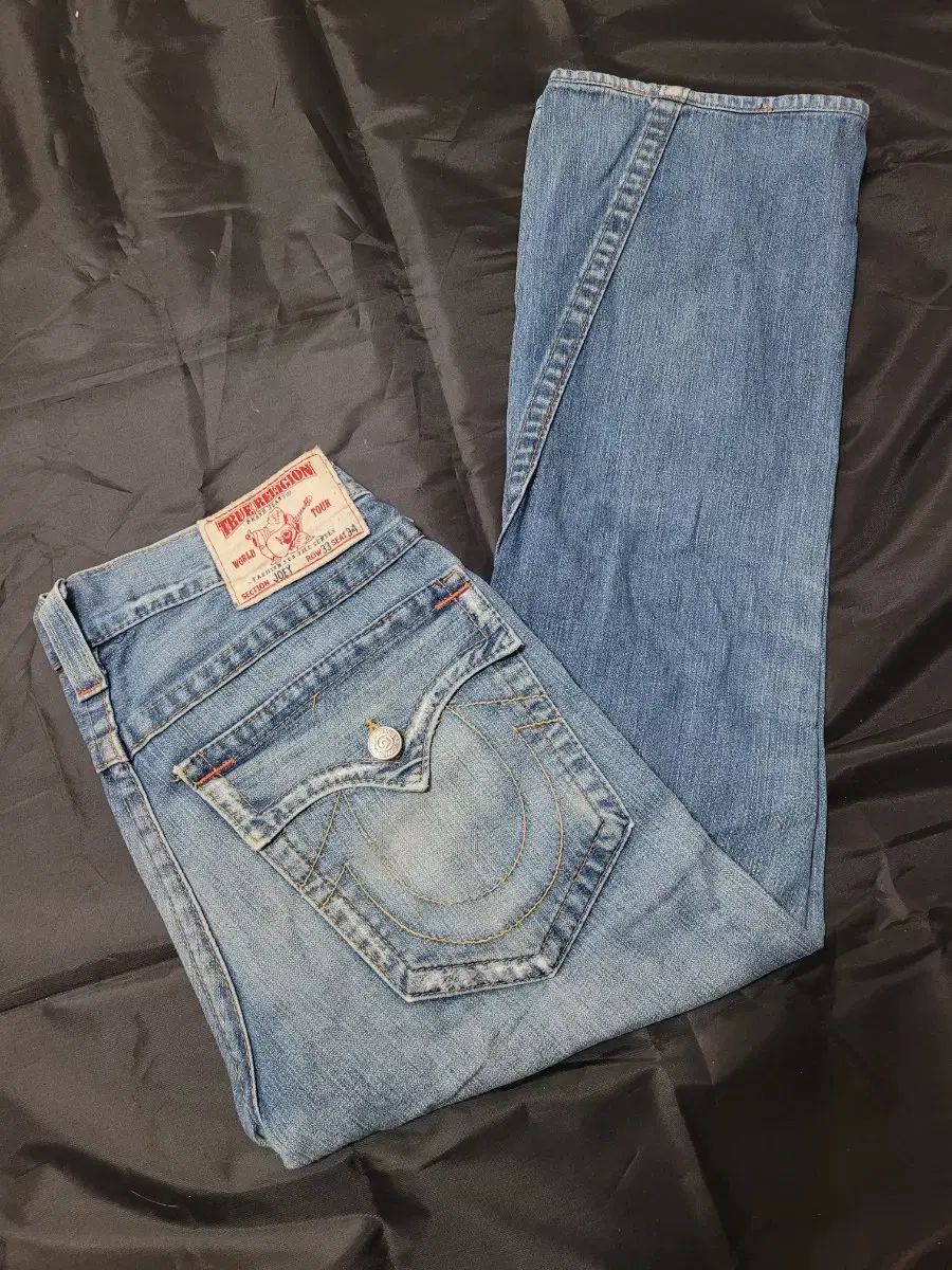 【雷市場（ポンジャン）商品韓国直送】TRUE RELIGION(トゥルーレリジョン) JOEY パッチ ステッチ デニムパンツ デニム メンズ 33