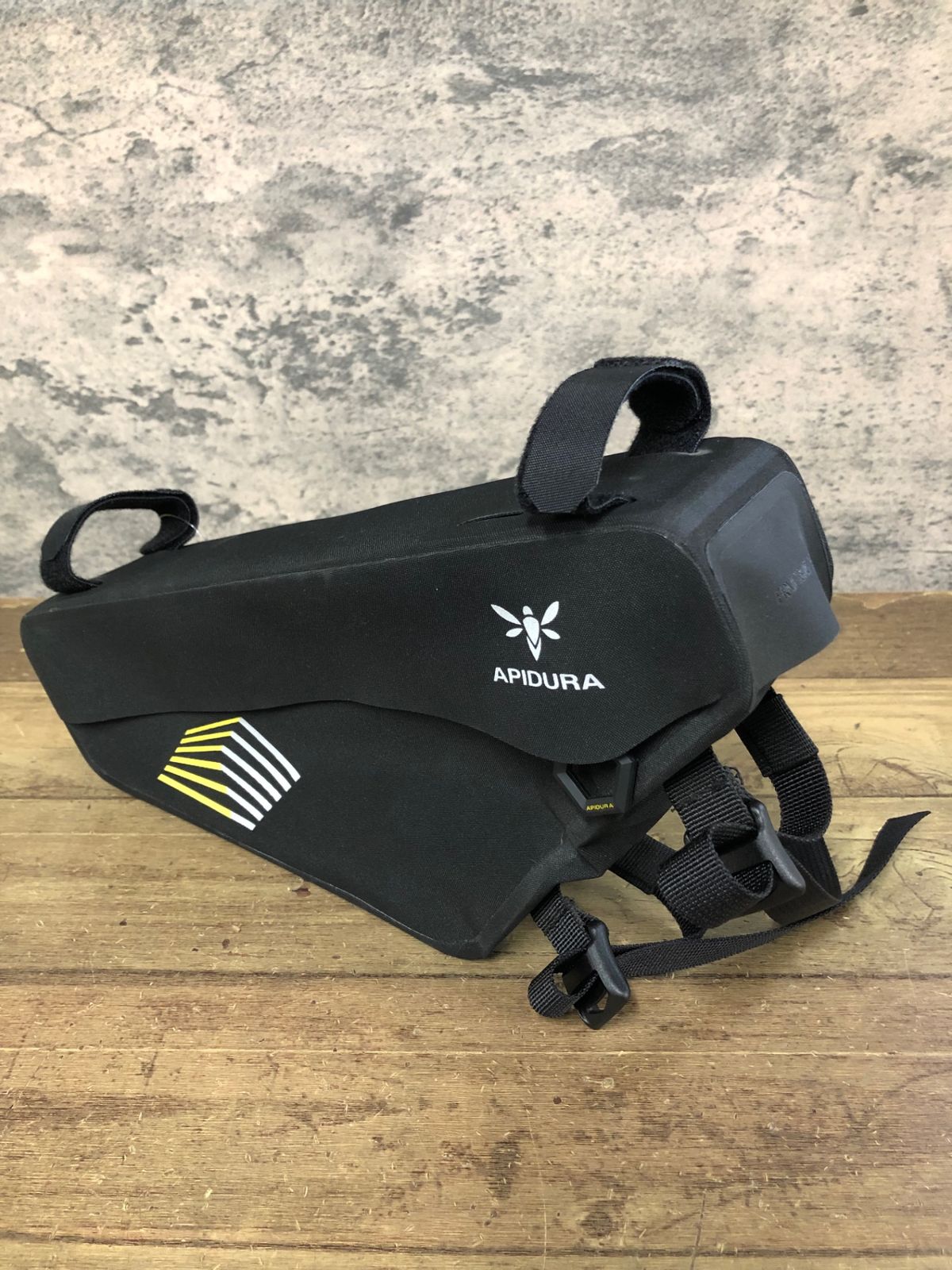 JK133 アピデュラ APIDURA フレームバッグ 黒