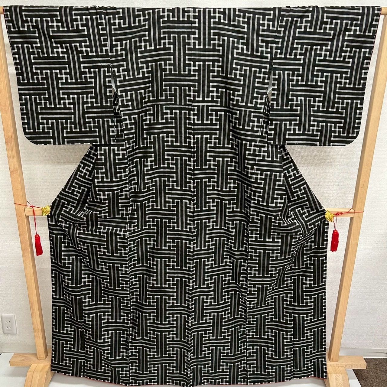 本場奄美大島紬 秋名バラ 龍郷 白 希少 裄65.5 正絹 着物 MK-090