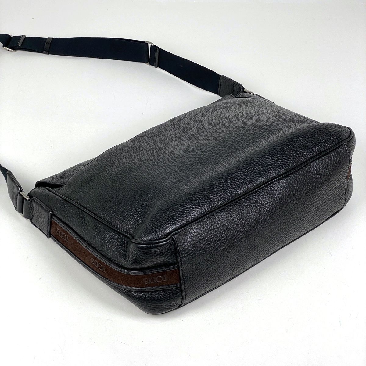 トッズ TOD'S ショルダーバッグ メッセンジャーバッグ ブラック
