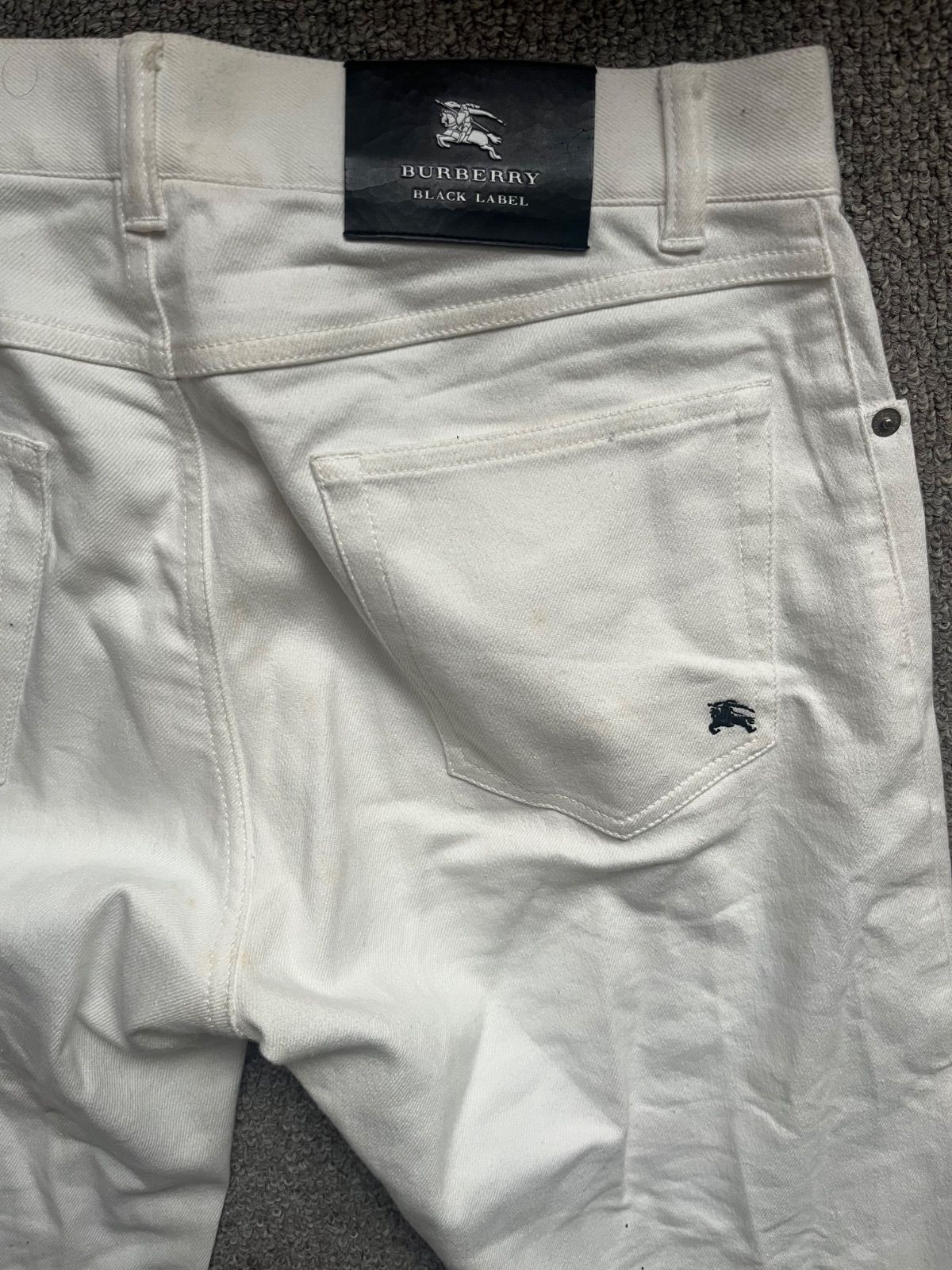 Burberry Black Label ホワイト ストレートデニム - メルカリ