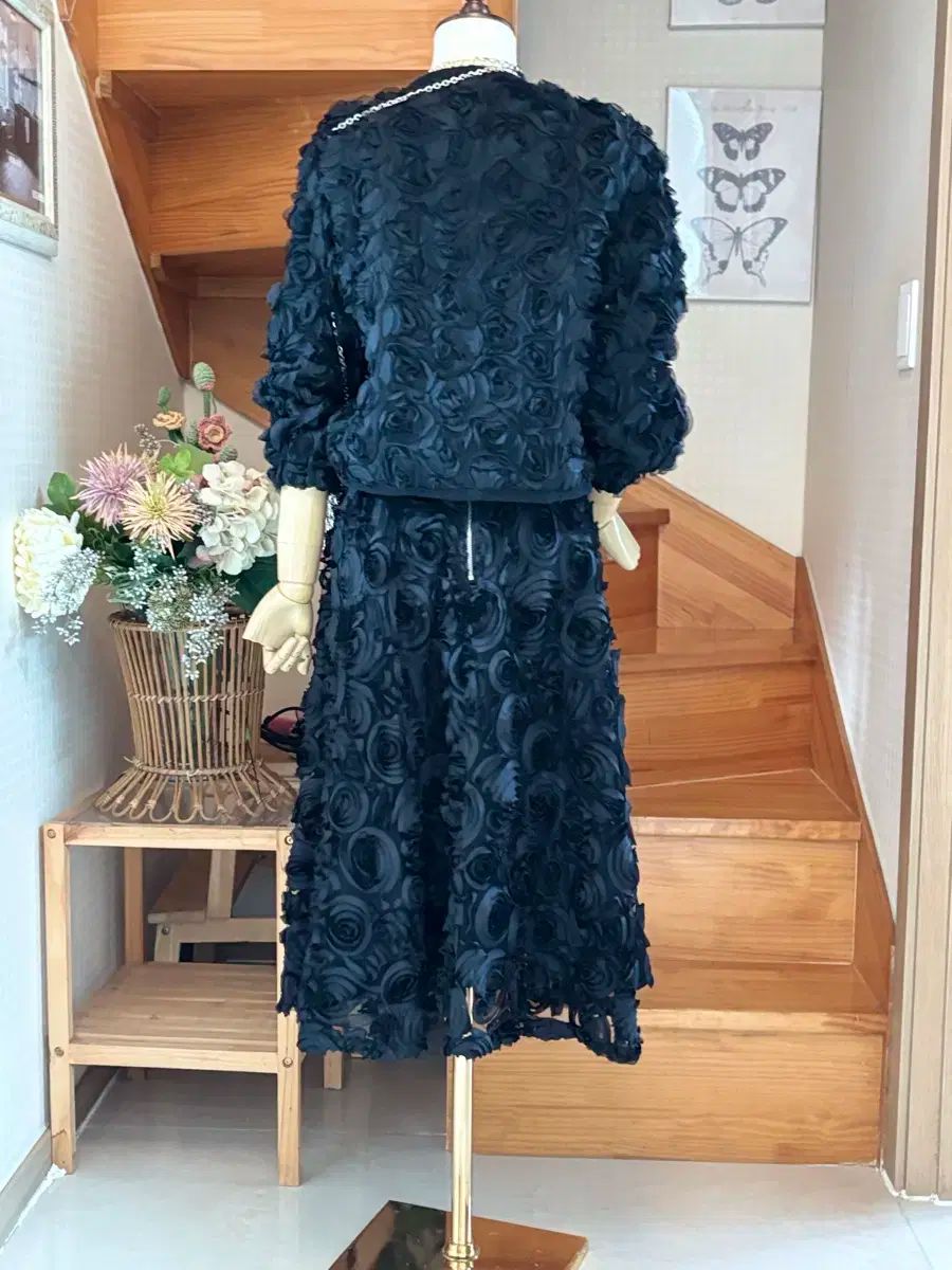 店舗のQ＆Aを簡単検索。 黒 フラワー ジャケット スカート セットアップ セット 【人気新作】