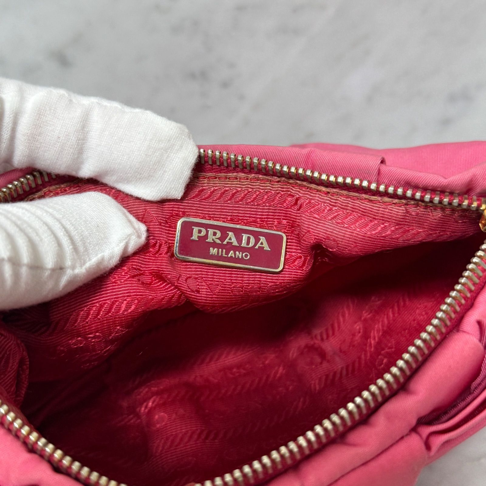 イタリア製 PRADA プラダ ポーチ ナイロン ピンク リボン ゴールド 金 