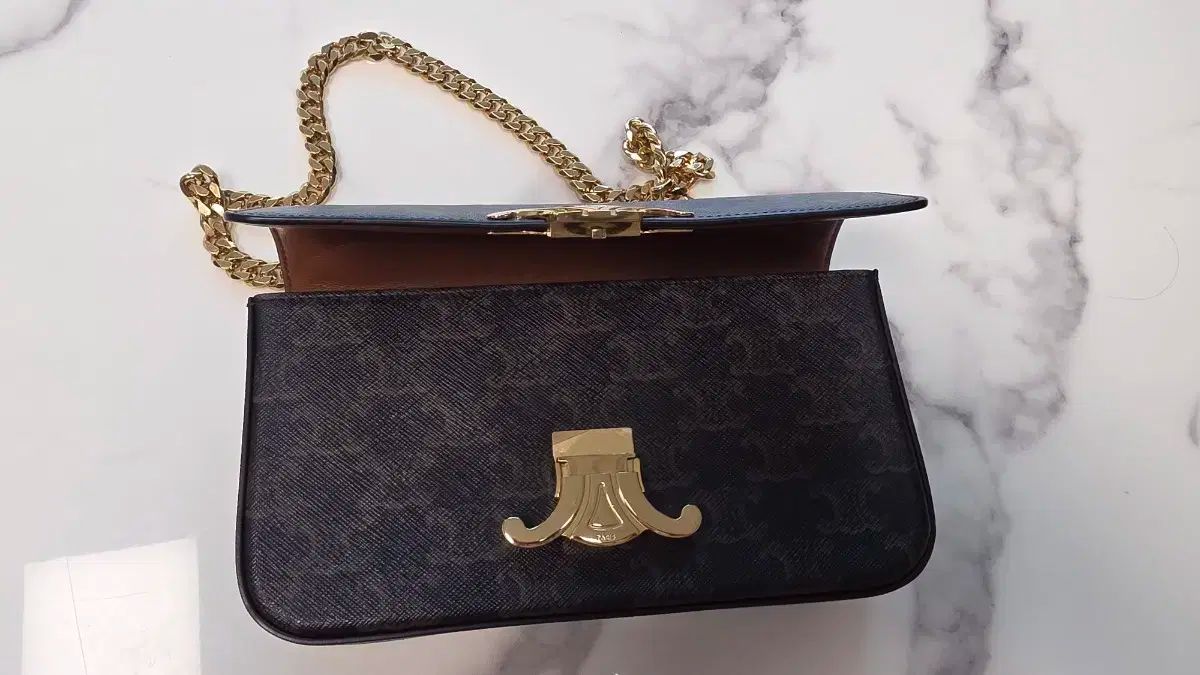 セリーヌ トリオンフ