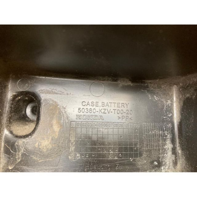 XZ 59338]@ホンダ HONDA スーパーカブ50 AA04-320 バッテリーカバー