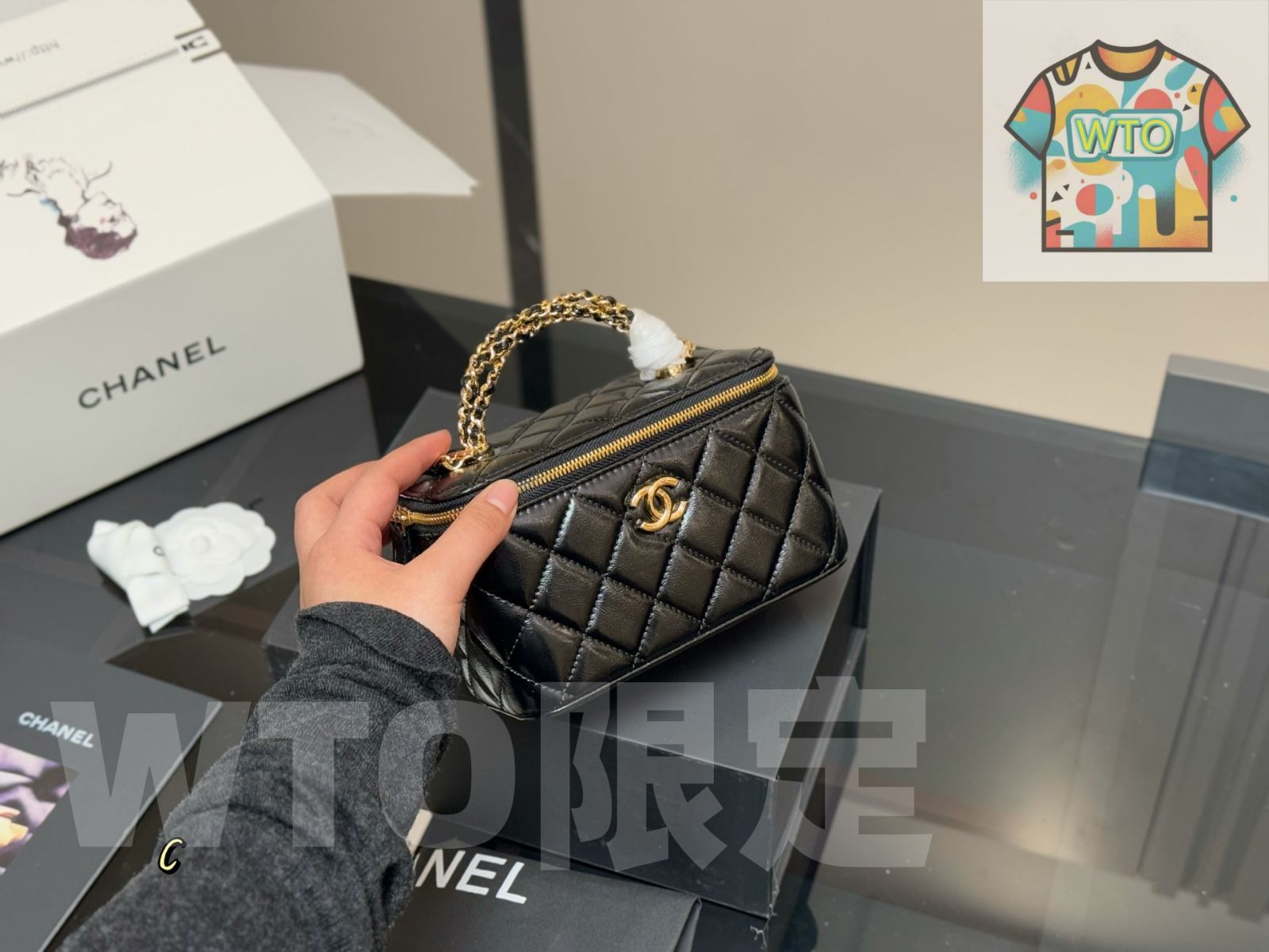 今日WTO】Chane Handle Makeup Box シャネ ハンドル メイク
