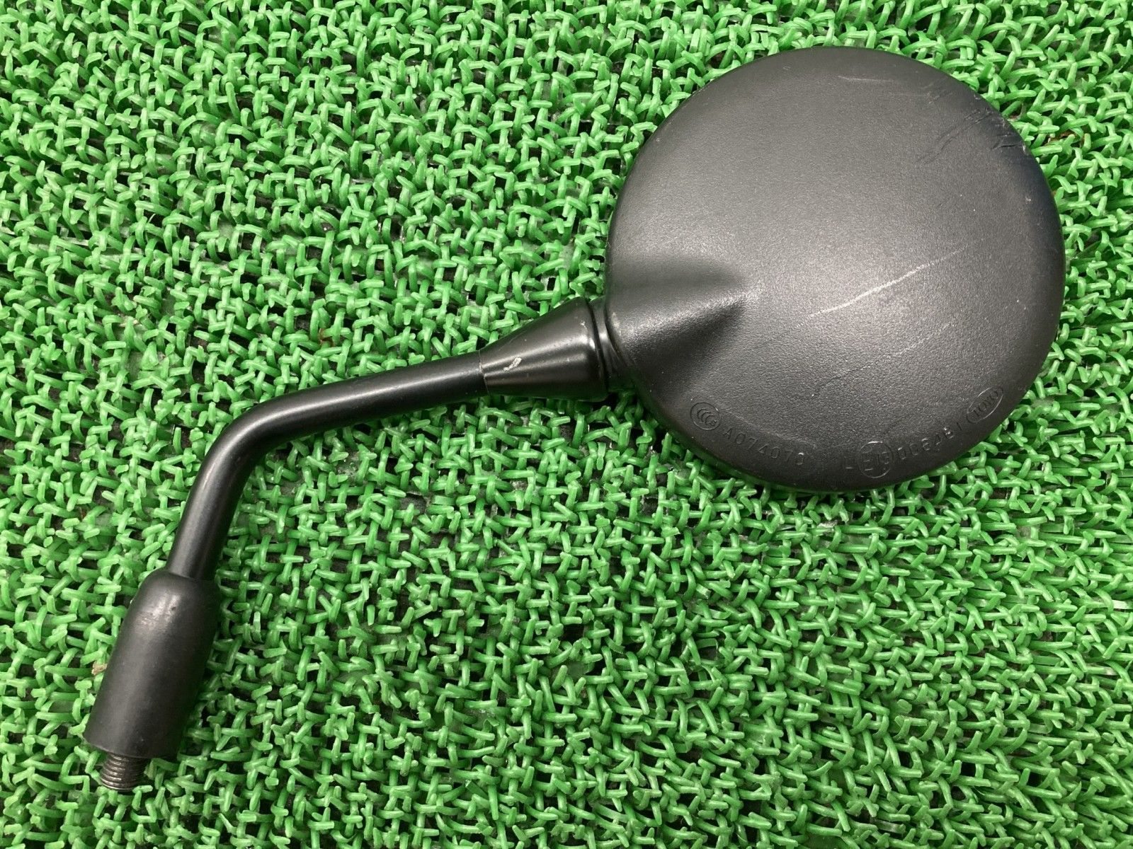 W800ストリート ミラー 左 006461 カワサキ 純正 中古 バイク 部品 EJ800E 正10mm STREET ペイント素材に 割れ欠け無し 30