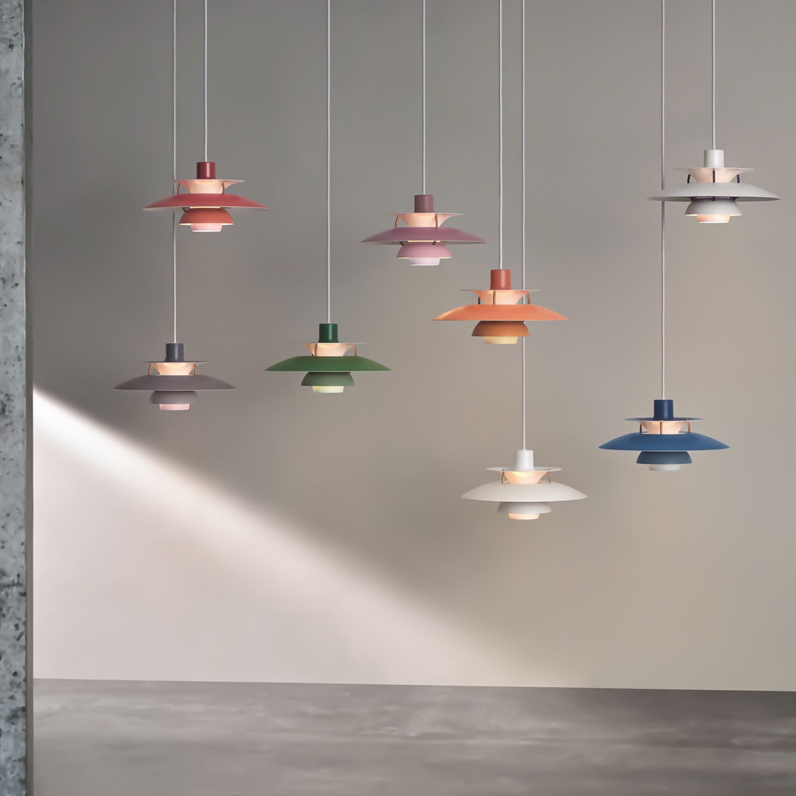 ほぼ新品 ルイスポールセン 風 リプロダクト ホワイト ピンク ほぼ新品 ルイスポールセン 風 リプロダクト ホワイト ピンク