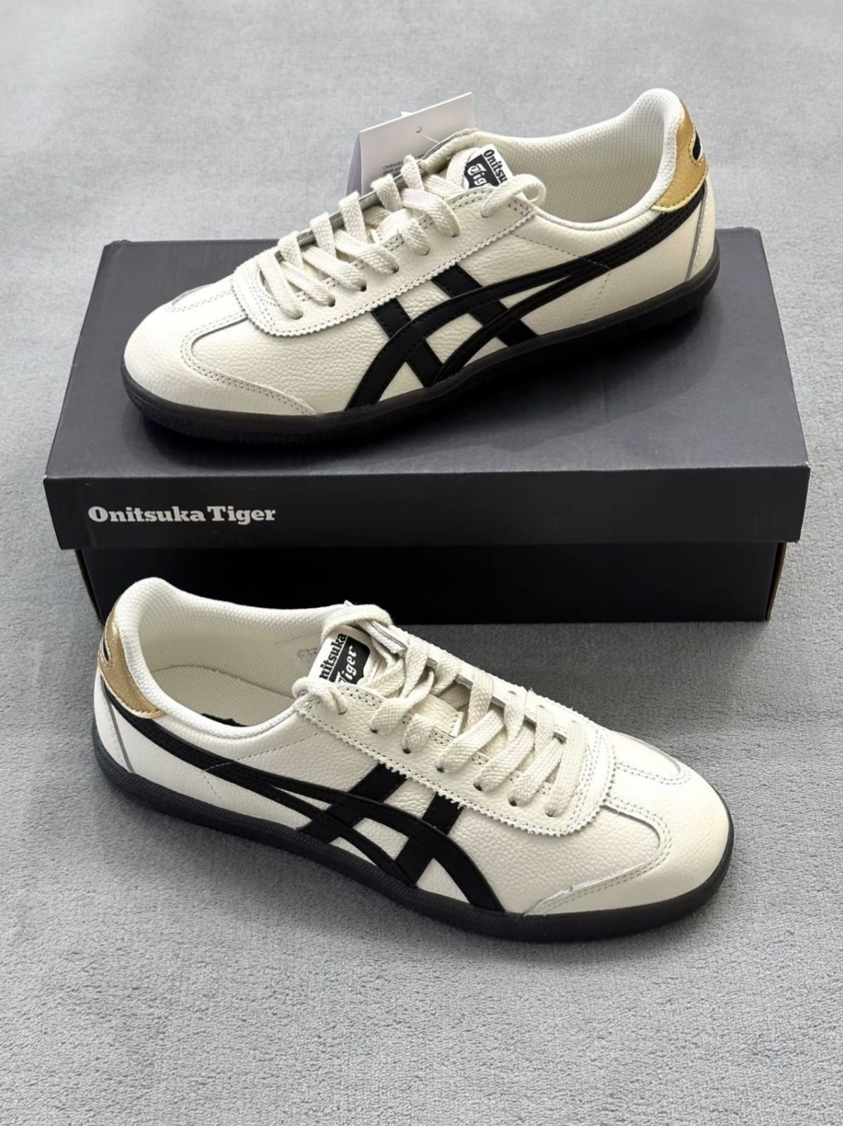 新品未使用　onitsuka tiger スポーツスタイルシューズ 新品未使用 Onitsuka Tiger Tokuten オニツカタイガー