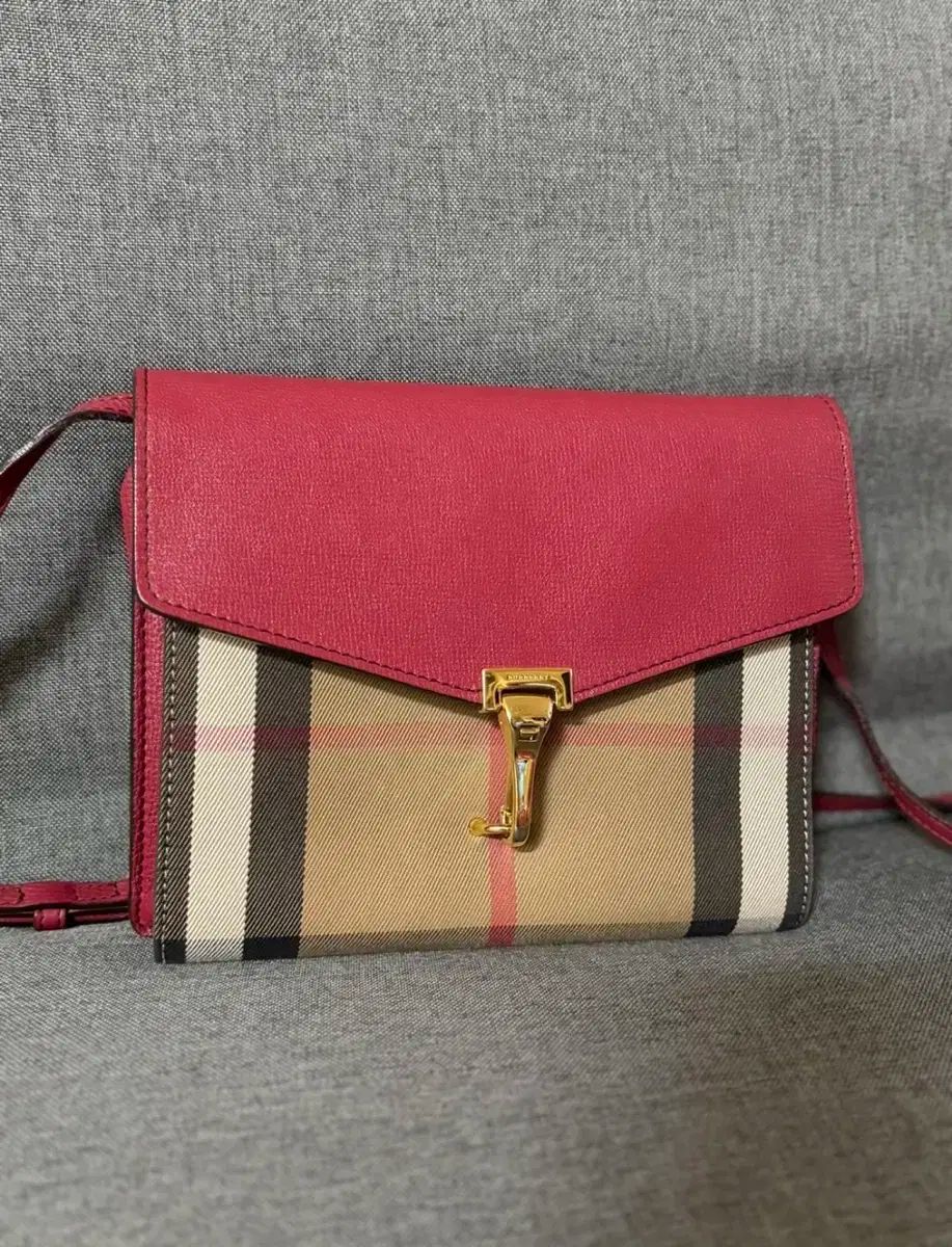 バーバリー マックケン クロスバック ワイン