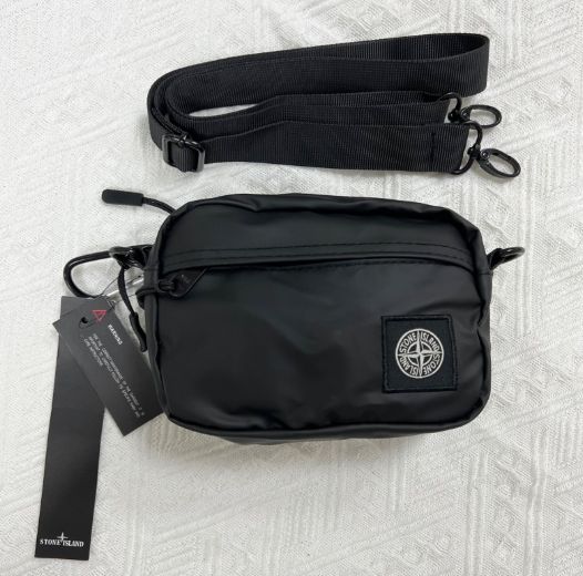 STONE ISLAND ショルダーバッグ 黒 遅し