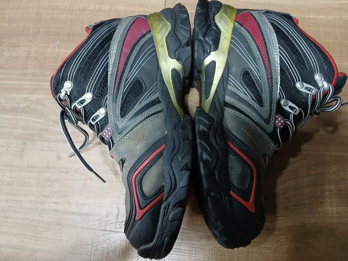 250mm 登山靴