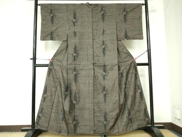 【着】19733o 本場大島紬　9マルキ　芝に草花文様　正絹　着物 着】19733o 本場大島紬 9マルキ 芝に草花文様 正絹 着物 - メルカリ