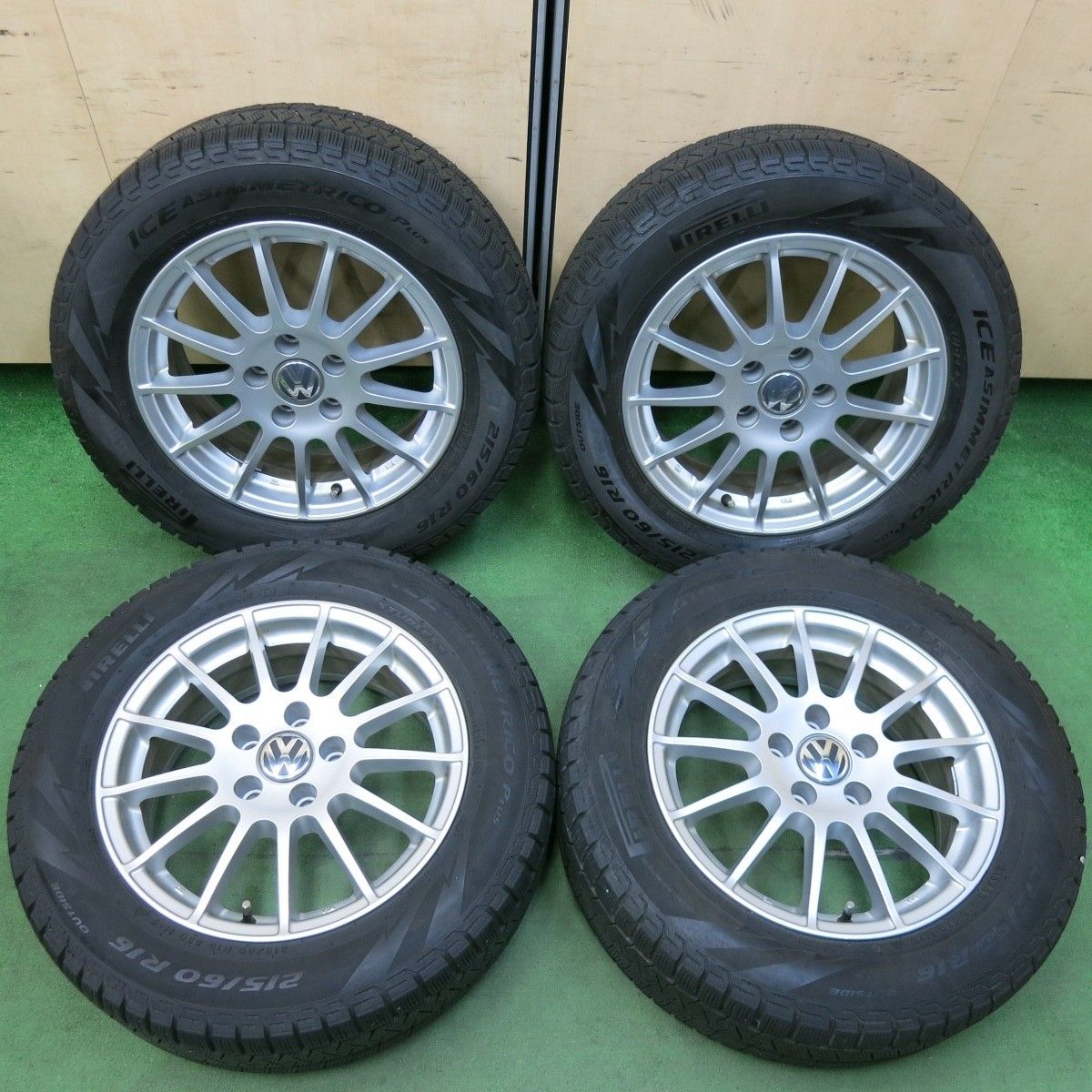 キレイ ワーゲン 等 IRVINE F01 215 60R16 スタッドレス ピレリ アイスアシンメトリコ プラス アーヴィン 16インチ PCD112 5H 4122504SYス