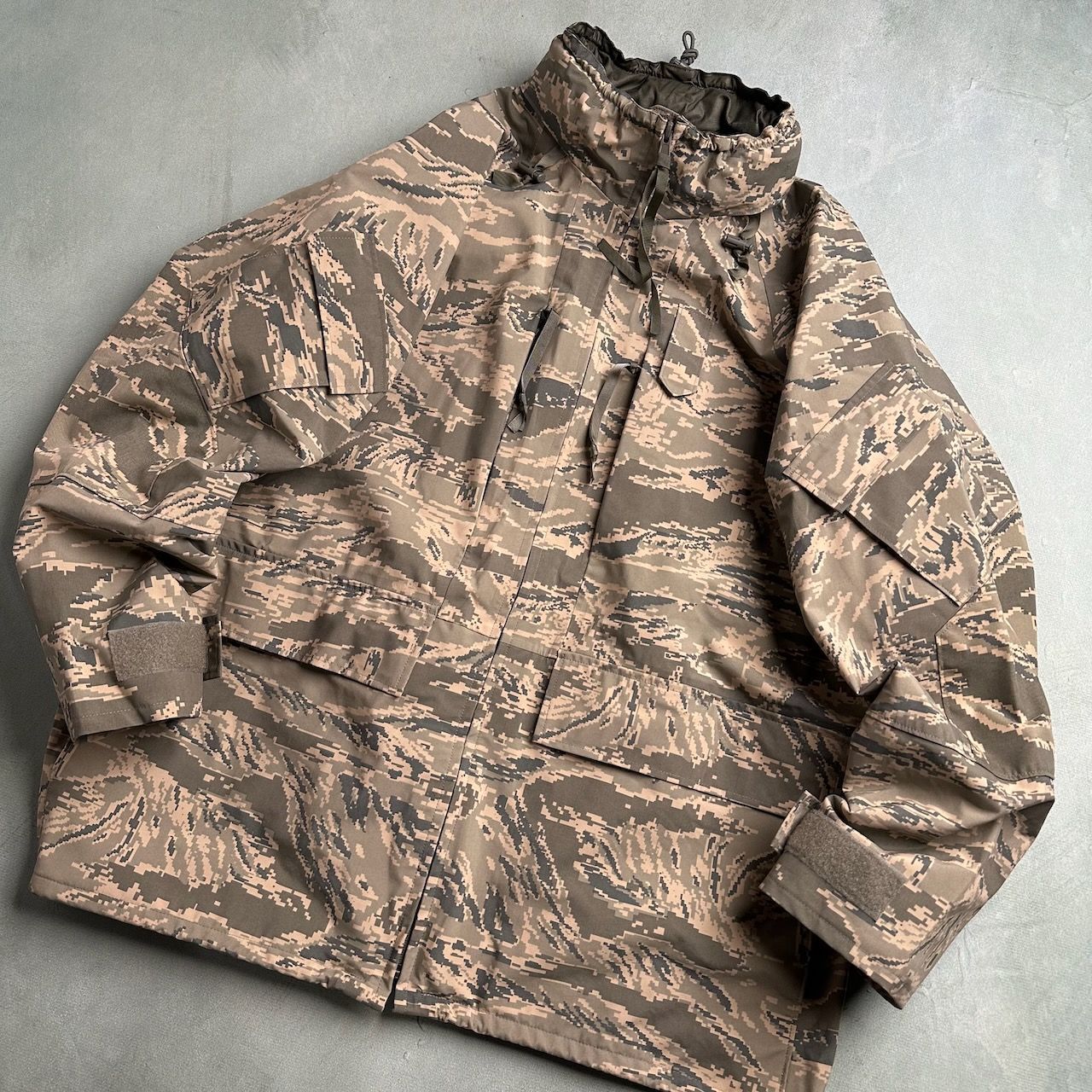 サ*イ様 ecwcs ゴアテックスパーカー デジタルタイガーカモ S USAF MILITARY 実物 新品 デッドストック 米軍 U.S.AIR FORCE APECS
