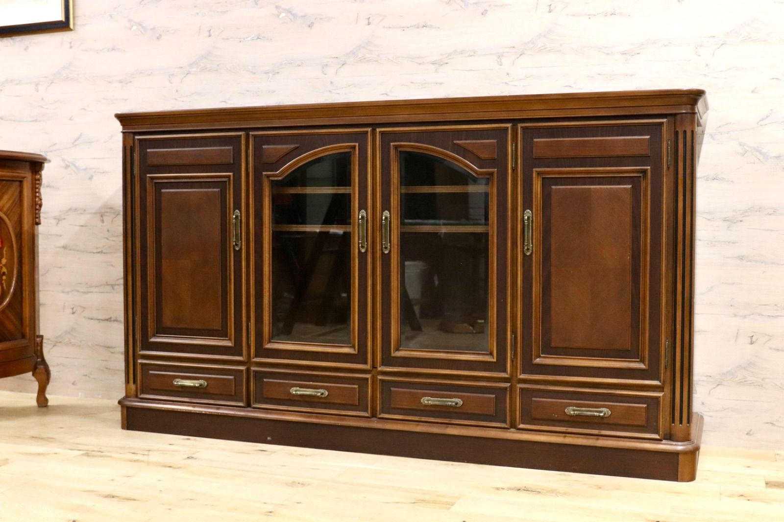 GMIH269○karimoku カリモク アンティーク調 稀少モデル サイドボード リビングボード クラシック キャビネット ヴィンテージ 国産家具