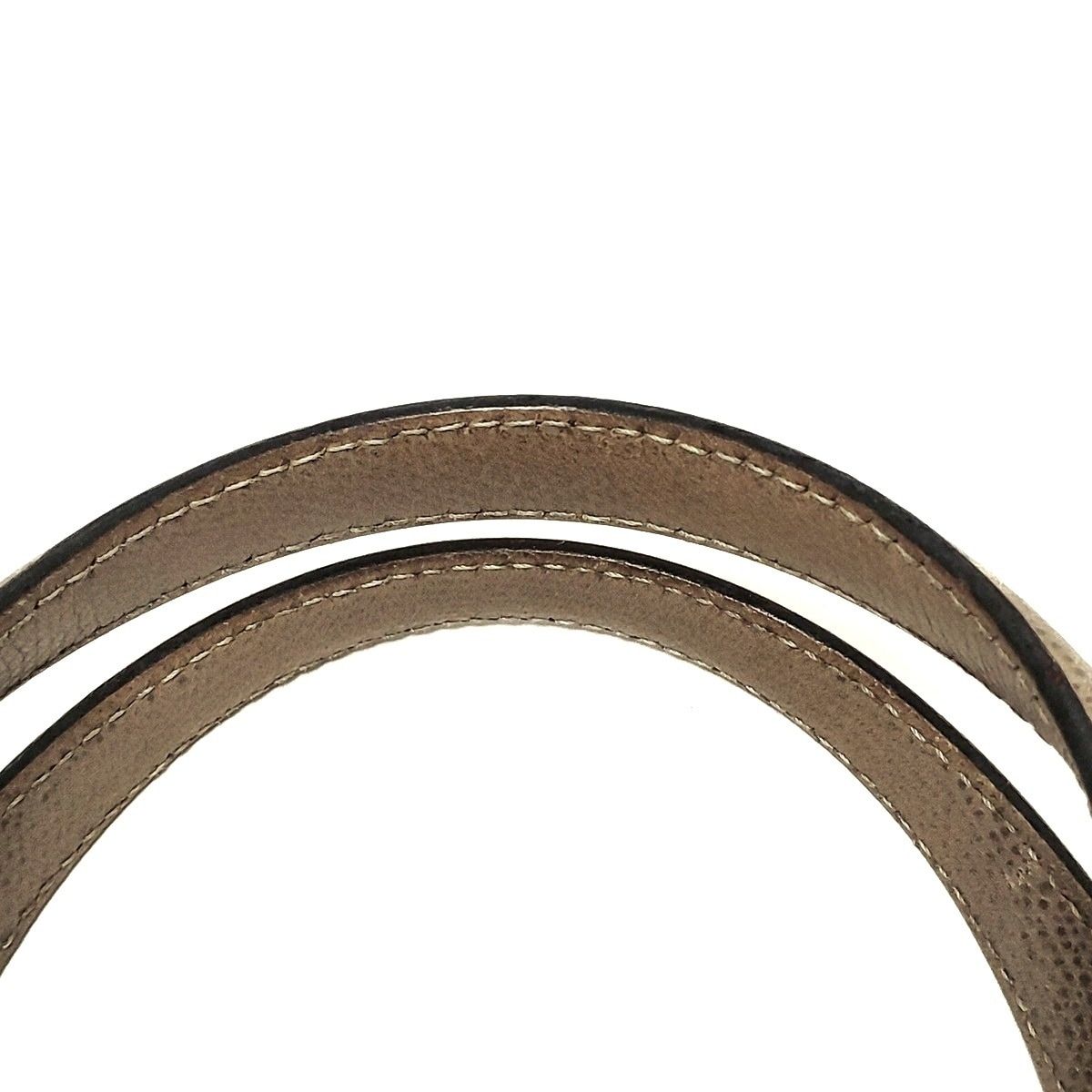 グレーベージュ