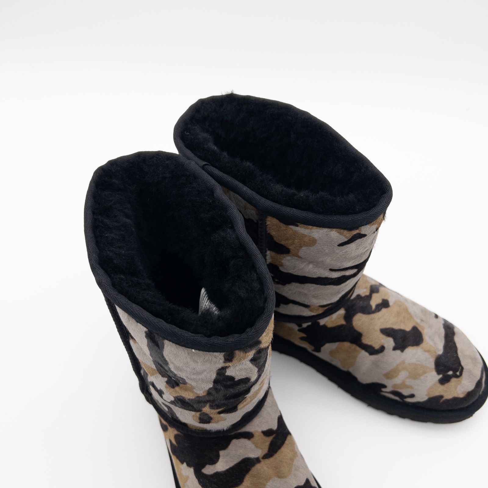 美品】UGG アグ W ROWLAND ムートンブーツ ショートブーツ サイズ7 (24 ...