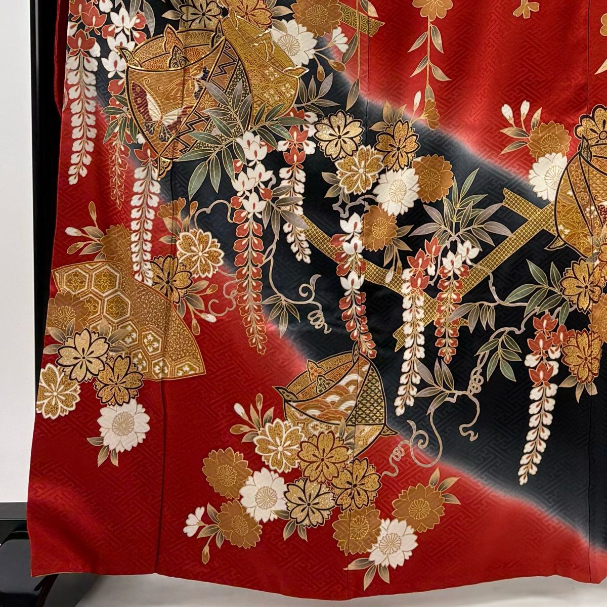 振袖 身丈166.5cm 裄丈68cm L 袷 糸巻き 桜 金糸 金彩 黒 正絹