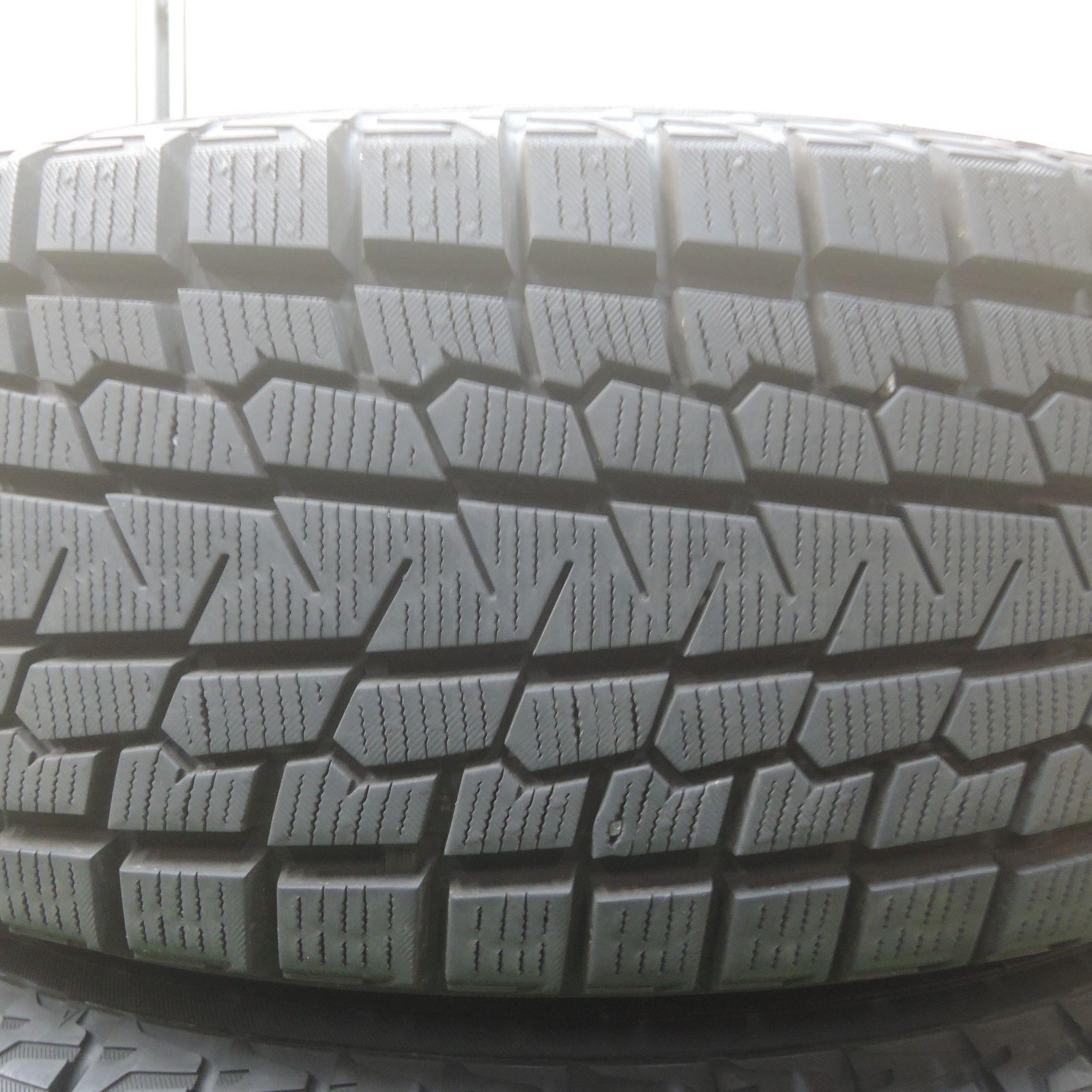 送料無料*バリ溝！キレイ！9.5分以上☆スタッドレス 225/65R17 