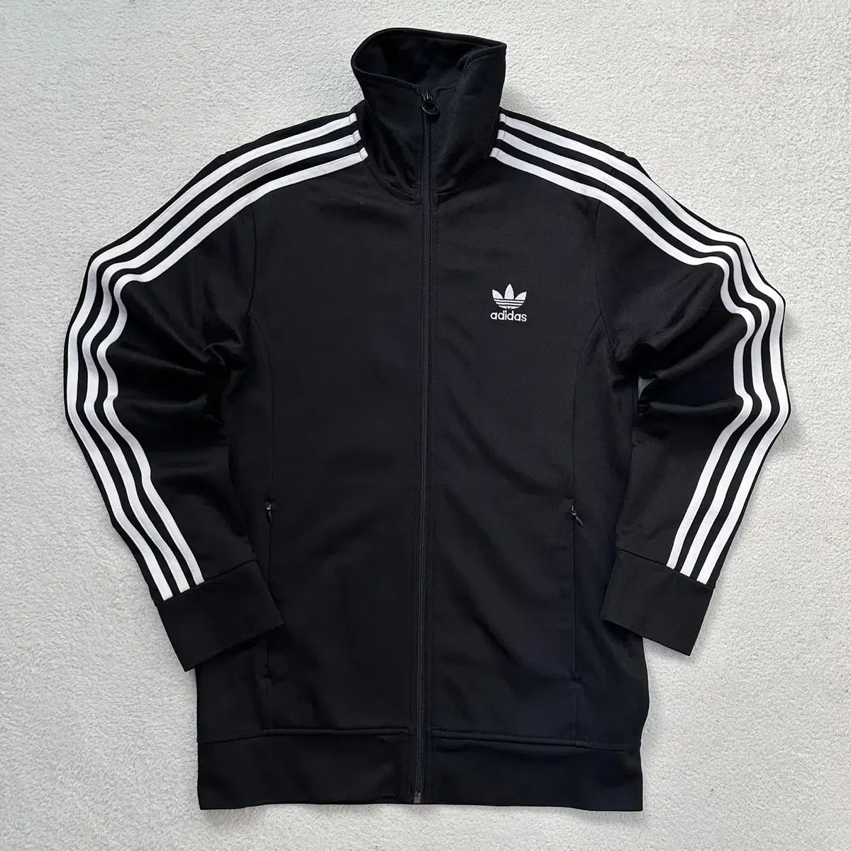 100 adidas(アディダス) ヨーロッパ 白×黒 トラックトップス ジップアップ ジャージ ジャケット N4696 - メルカリ