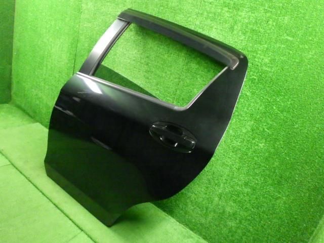 ヴィッツ DBA-KSP130 左RドアASSY 209 黒 67004-52440 9143