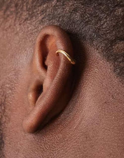 送料無料 エイソス メンズ ピアス イヤリング アクセサリー ASOS DESIGN sterling silver molten ear cuff in g tone GOLD