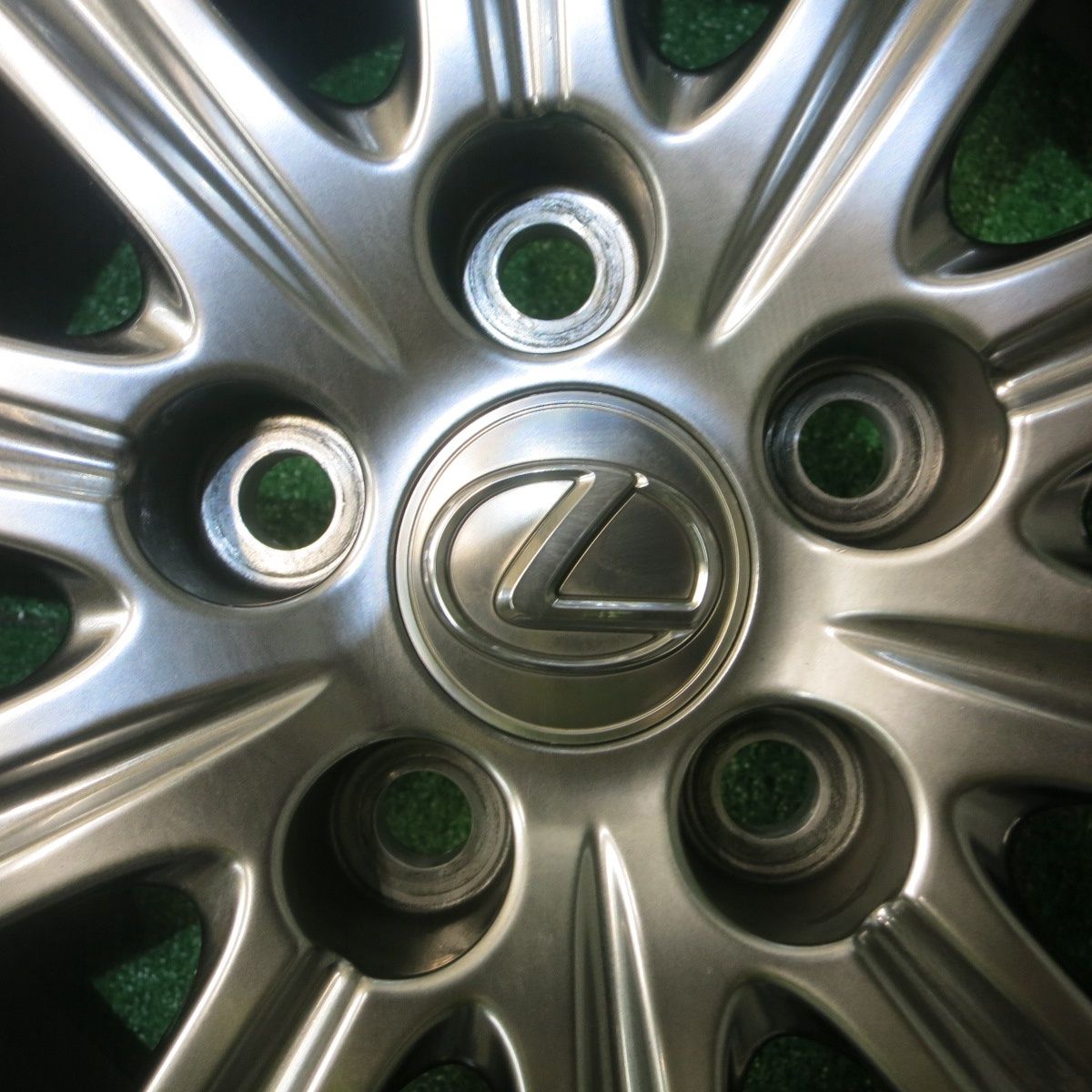 センサー付！キレイ☆レクサス NX 純正 225/65R17 スタッドレス 