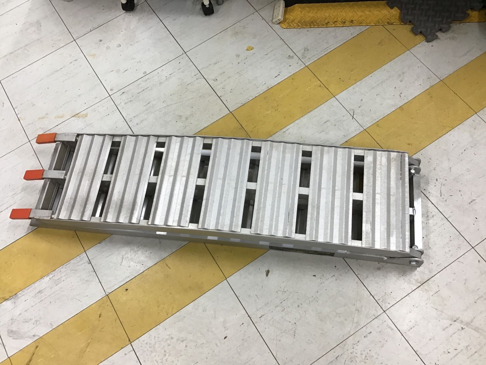 動作品 △アストロプロダクツ｜アルミラダーフラット AP071117 バイク車載△アクトツール富山店△大福山