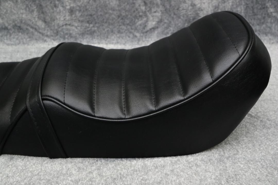 GS400 シート 黒皮 // 完成品 アンコ抜き タックロール - メルカリ