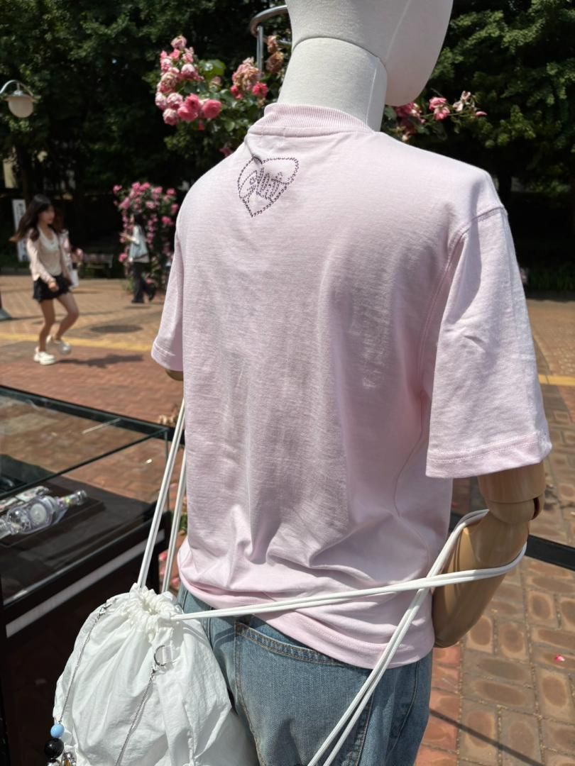 ILLIT Tシャツ　ホワイト　Mサイズ　ソウルコン　ペンミ　グッズ　トレカなし ILLIT Tシャツ ホワイト Mサイズ ソウルコン ペンミ グッズ