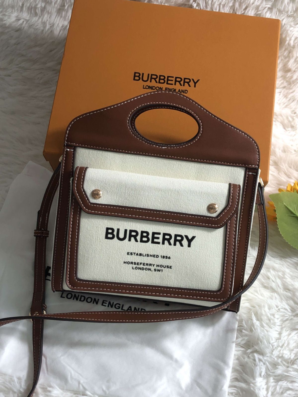 新品BURBERRYバーバリー ミニ ツートン ポケットバッグ - メルカリ