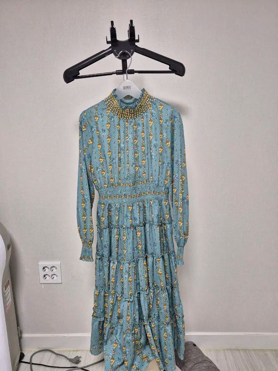 サテン ワンピース CELFORD｜モノグラムサテンワンピース