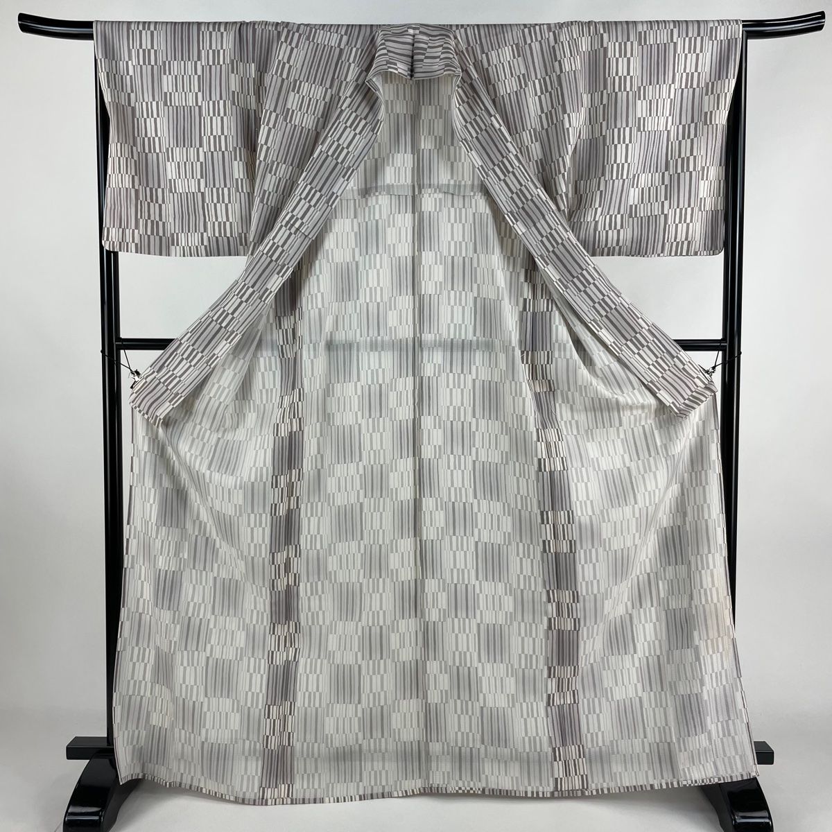 夏物　小紋　絽　灰紫暈し　裄67cm 正絹 小紋 身丈167cm 裄丈66cm M 薄物 絽 幾何学模様 灰紫 正絹 名品