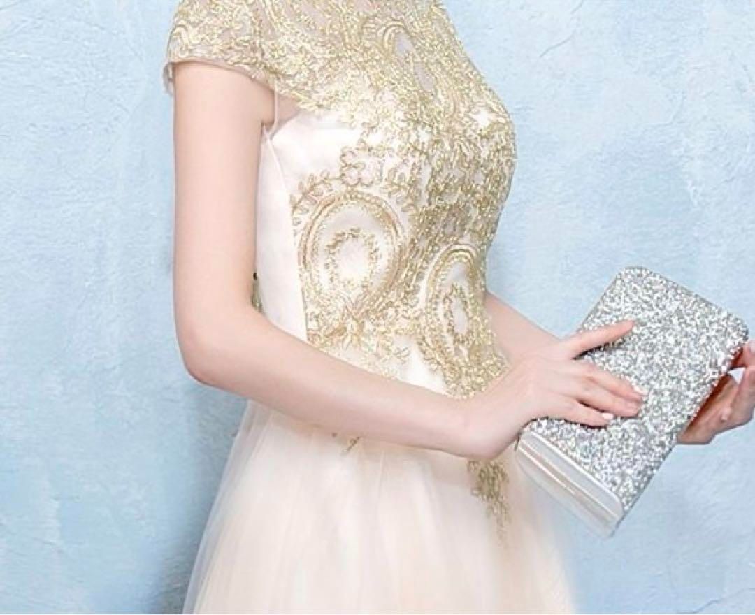 ビジューの美しい チュールイブニングドレス♩.• 形は2種類 刺繍の美しいチュールイブニングドレス?.? - メルカリ