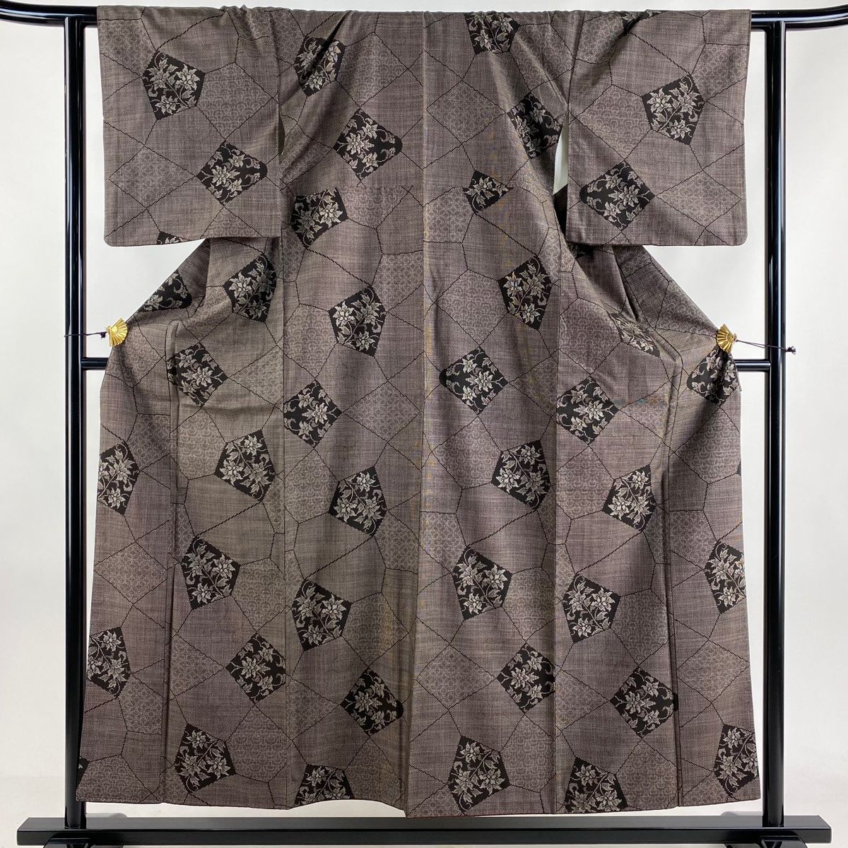 紬 身丈156cm 裄丈62cm S 袷 草花 幾何学模様 墨色 正絹 秀品