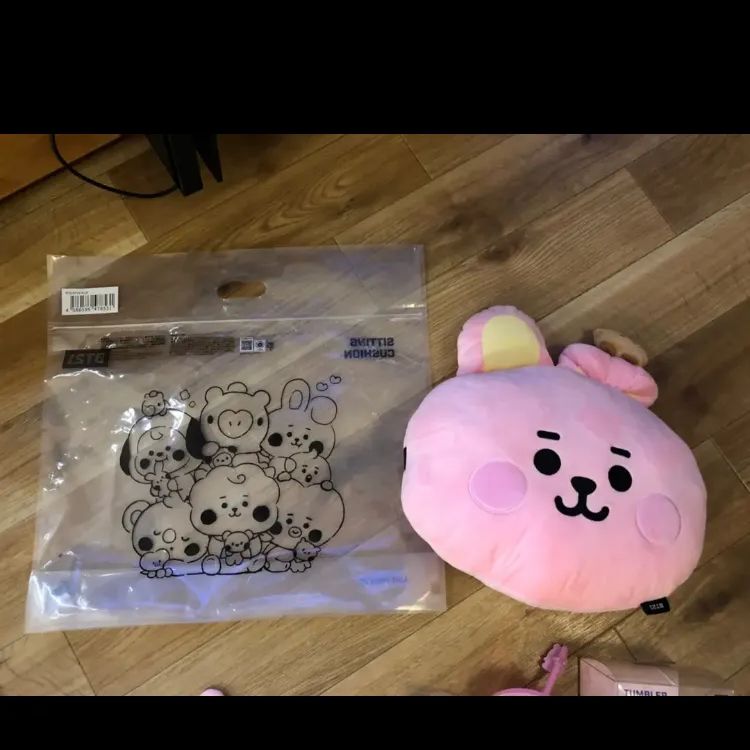 防弾少年団 噛み付く BT21 クッキー クッション