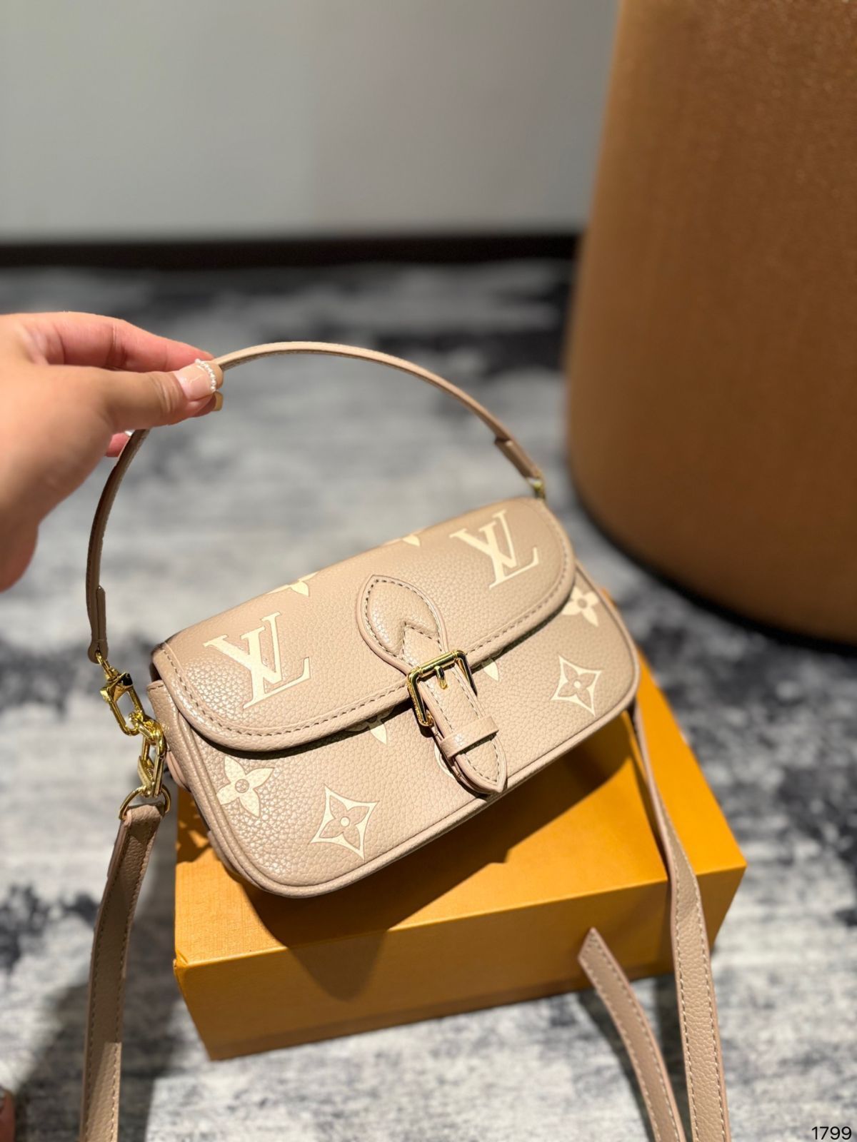 Lv 財布 キーバッグ 小銭入れ ハンドバッグ バッグ リュック ショルダーバッグ ポーチ