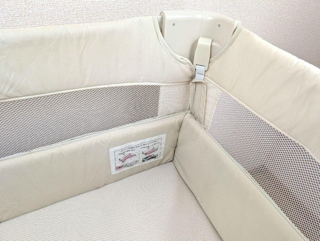  色 Aprica アップリカ ココネルエアー ミルクホワイト ベビーベッド プレイヤード 新生児～2歳頃 軽量 折りたたみ式 持ち運び楽々 通気性 清潔で安心な寝ここち ベッド ベビー用寝具 ベッド