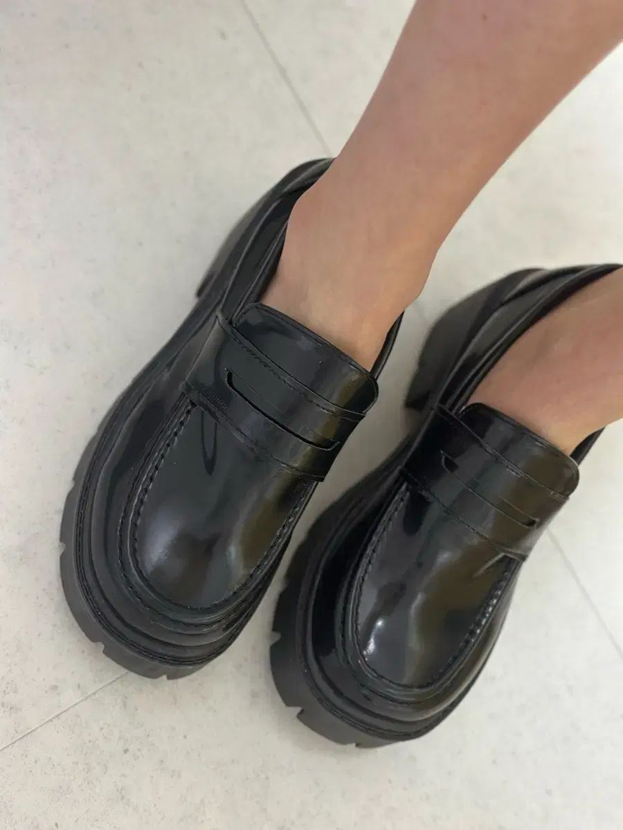 【雷市場（ポンジャン）商品韓国直送】 ローファー 靴 新品