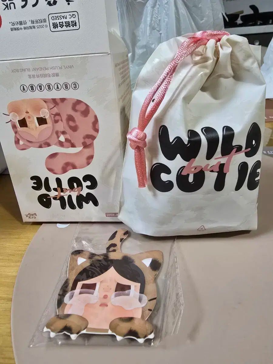 POP MART クライベイビー シークレット ハニーヒョウ猫