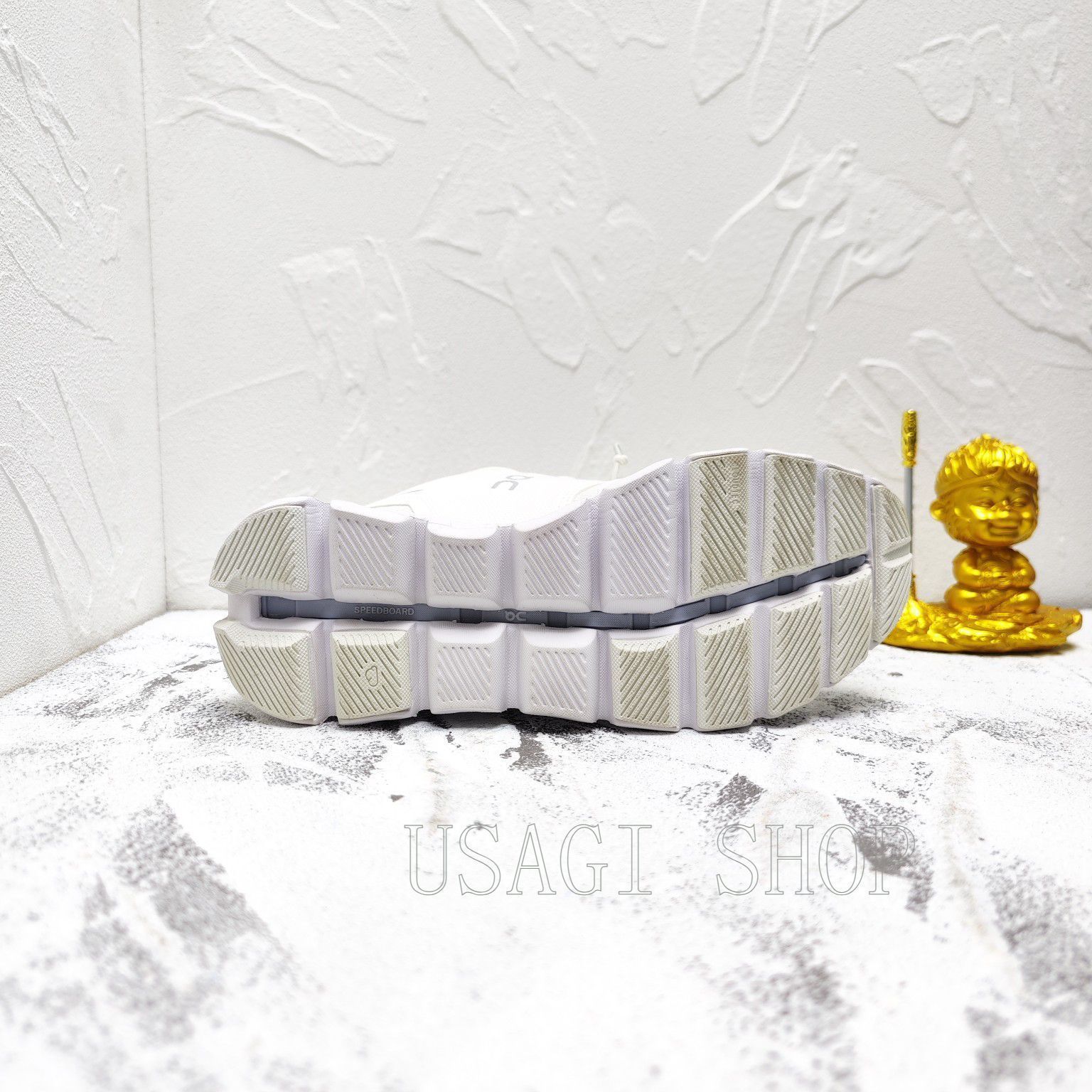 【極美品】On オン CLOUD 5 クラウド5 ホワイト スニーカー　27cm On Cloud 5 Undyed-White | White（オン クラウド ファイブ